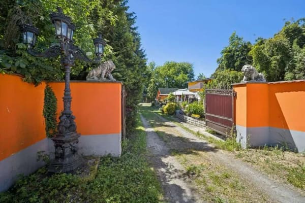 Immobilie in Bad Liebenwerda - Provisionsfrei - Haus auf großem Grundstück in ruhiger Lage mit Koiteich und PV-Anlage - Bild 1