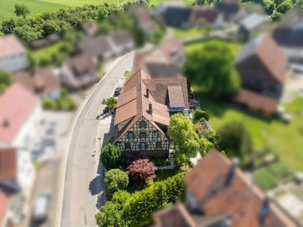 Immobilie in Ilshofen - Sofort einziehen & selbst verwirklichen: Bezugsfertiges DG, Ausbau im 1.OG + riesige Nutzfläche im E - Bild 3