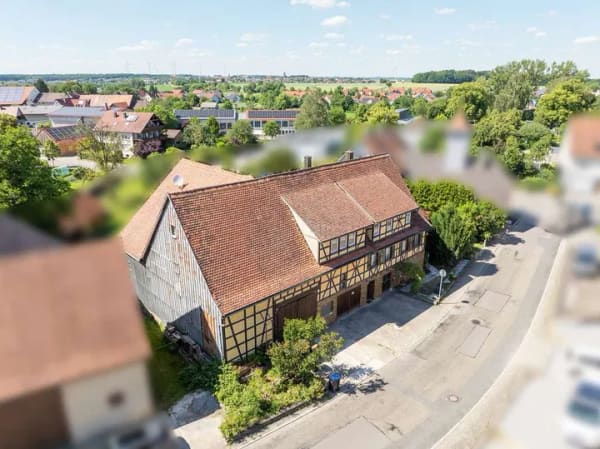 Immobilie in Ilshofen - Sofort einziehen & selbst verwirklichen: Bezugsfertiges DG, Ausbau im 1.OG + riesige Nutzfläche im E - Bild 4