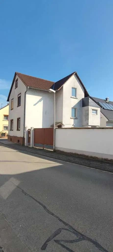 Immobilie in Stockstadt - Einfamilienhaus mit 2 Wohneinheiten auf einem (WEG) geteilten Grundstück mit Sondernutzungsrechten  - Bild 0