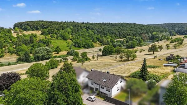 Immobilie in Niefern-Öschelbronn - Solide Kapitalanlage am Ortsrand – gepflegtes MFH mit Blick ins Grüne und attraktiven Mieteinnahmen - Bild 0