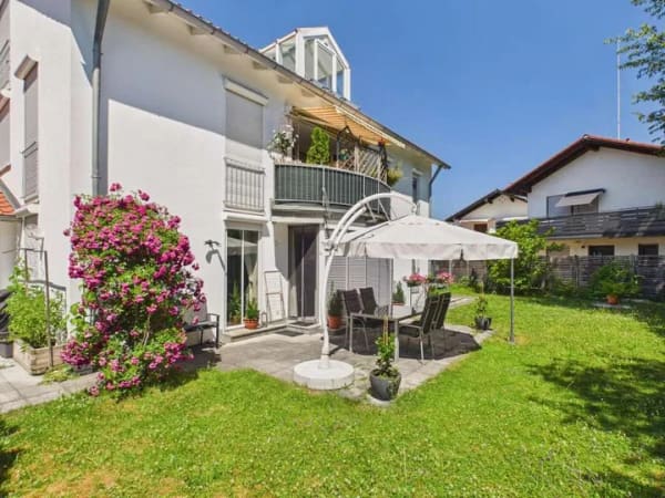 Immobilie in Grafing bei München - Wohnen, Investieren und Generationen vereinen – gepflegtes 3-Parteienhaus in attraktiver Lage - Bild 0