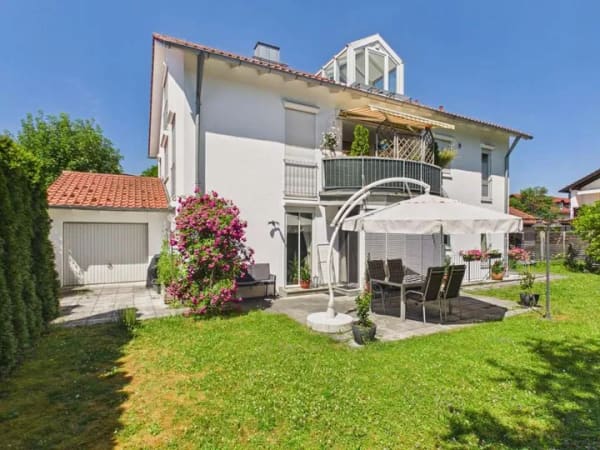 Immobilie in Grafing bei München - Wohnen, Investieren und Generationen vereinen – gepflegtes 3-Parteienhaus in attraktiver Lage - Bild 2