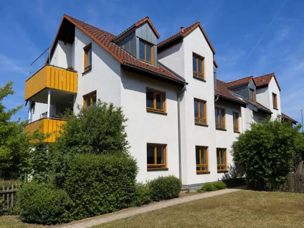 Immobilie in Hausen - Drinnen hell, draußen grün: 3-Zimmer mit Terrasse, Garten und TG-Stellplatz - Bild 0