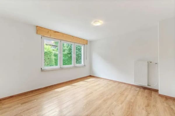 Immobilie in Dettighofen - Teilmodernisiertes Zweifamilienhaus mit Terrasse, Garten, Doppelgarage und Ausbaupotenzial - Bild 2