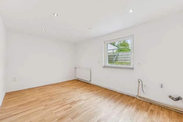 Immobilie in Dettighofen - Teilmodernisiertes Zweifamilienhaus mit Terrasse, Garten, Doppelgarage und Ausbaupotenzial - Bild 4