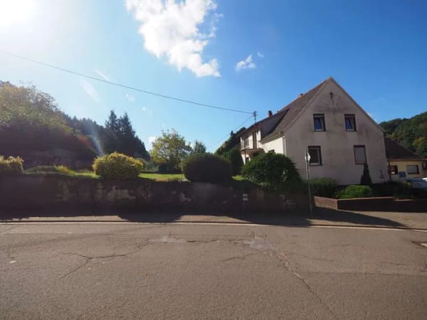 Immobilie in Wiesbach - GEMÜTLICHES EINFAMILIENHAUS MIT GARAGE UND GARTEN - Bild 0
