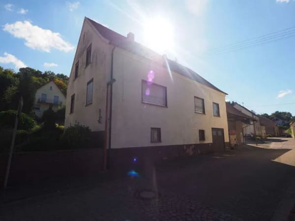 Immobilie in Wiesbach - GEMÜTLICHES EINFAMILIENHAUS MIT GARAGE UND GARTEN - Bild 1