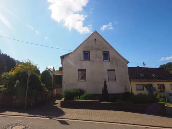 Immobilie in Wiesbach - GEMÜTLICHES EINFAMILIENHAUS MIT GARAGE UND GARTEN - Bild 2
