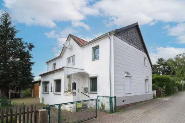 Immobilie in Baddeckenstedt - Feldrandidylle bei Baddeckenstedt: Einfamilienhaus mit großem Garten und viel Potenzial  - Bild 0