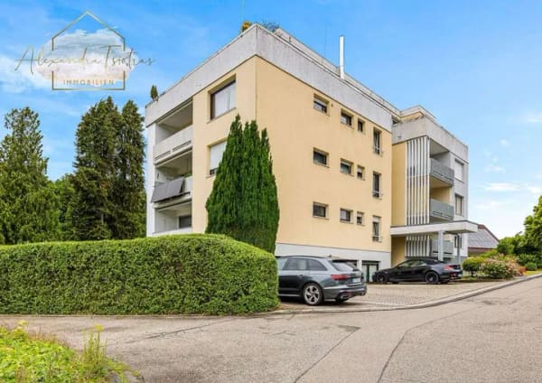 Immobilie in Straubenhardt - Lichtdurchflutete 3,5 Zimmer Wohnung mit Loggia, Aufzug, Stellplatz und flexiblem 4-Zimmer Potenzial - Bild 0