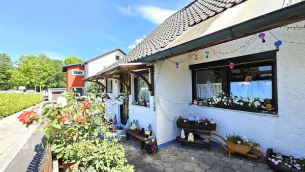 Immobilie in Dingolfing - Charmantes Einfamilienhaus mit großzügigem Grundstück - Bild 1