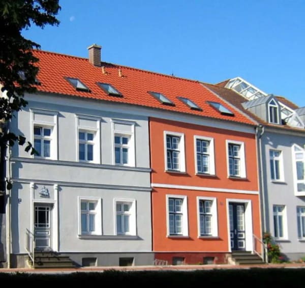 Immobilie in Ribnitz-Damgarten - +++ Wunderschönes saniertes Mehrfamilienhaus direkt am Hafen von Ribnitz-Damgarten +++ - Bild 0