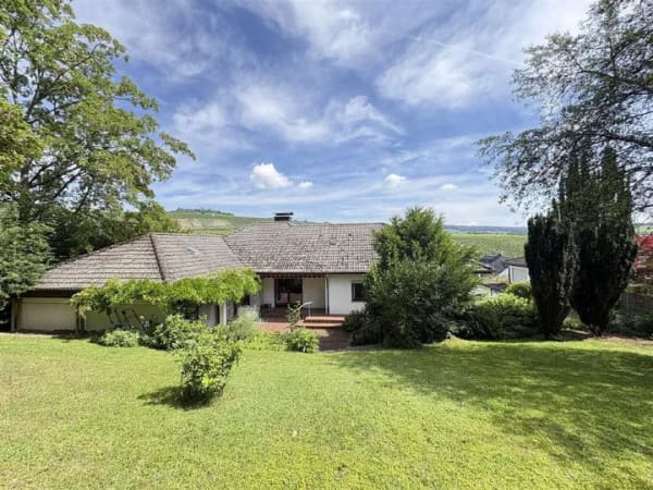 Immobilie in Eltville am Rhein - Penthouse-Wohnung mit Garten, Terrasse und Panoramablick in top Feldrandlange von Eltville - Bild 2