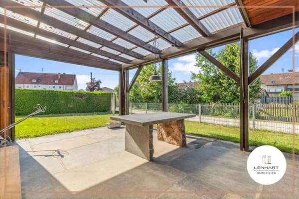Immobilie in Jettingen-Scheppach - **Einfamilienhaus in ruhiger Lage in Jettingen mit großem Garten und viel Platz für die Familie** - Bild 2