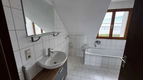 Immobilie in Bodelshausen - Hell, großzügig, mit Ausblick: 3 Zimmer Wohnung in Bodelshausen - Bild 2