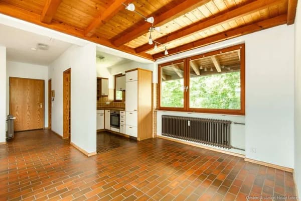 Immobilie in Friedenweiler - Gemütliche 2-Zimmer-Wohnung mit Holzofen, Empore und zwei sonnigen Terrassen in Friedenweiler - Bild 2