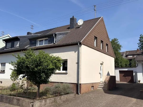 Immobilie in Saarlouis - Schöne Doppelhaushälfte in ruhiger Lage von Saarlouis-Fraulautern - Bild 0