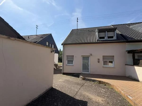 Immobilie in Saarlouis - Schöne Doppelhaushälfte in ruhiger Lage von Saarlouis-Fraulautern - Bild 1