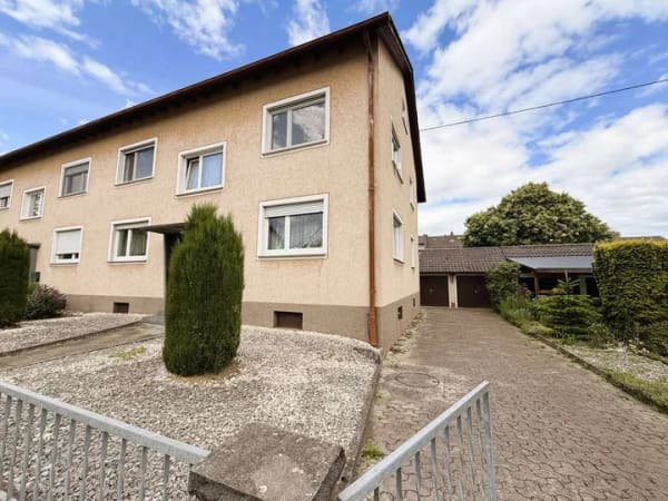 Immobilie in Kenzingen - Vermietet - Gepflegtes Zweifamilienhaus mit Garten, Doppelgarage im schönen Kenzingen - Bild 0