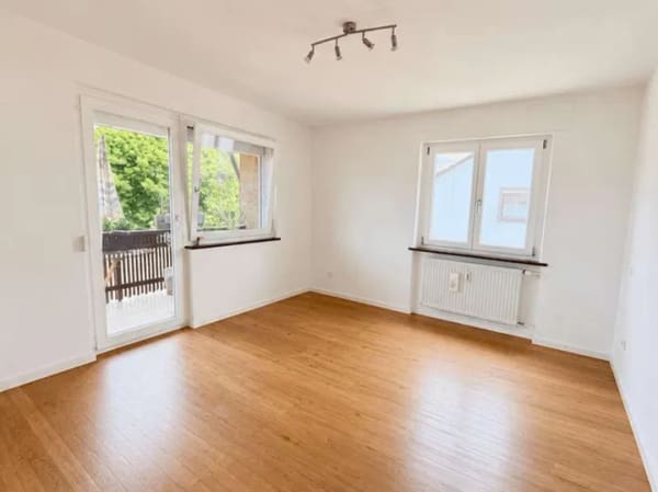 Immobilie in Kenzingen - Vermietet - Gepflegtes Zweifamilienhaus mit Garten, Doppelgarage im schönen Kenzingen - Bild 1