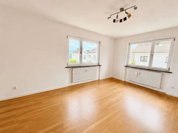 Immobilie in Kenzingen - Vermietet - Gepflegtes Zweifamilienhaus mit Garten, Doppelgarage im schönen Kenzingen - Bild 2