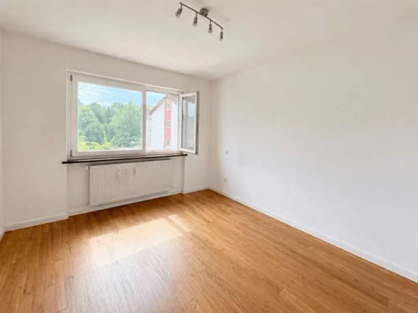 Immobilie in Kenzingen - Vermietet - Gepflegtes Zweifamilienhaus mit Garten, Doppelgarage im schönen Kenzingen - Bild 3