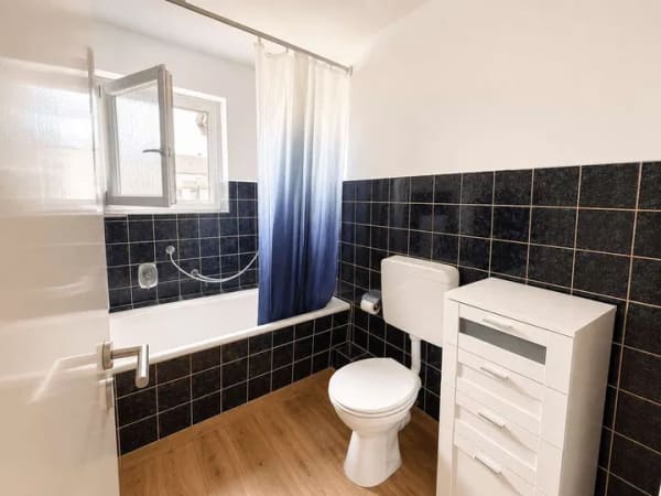Immobilie in Kenzingen - Vermietet - Gepflegtes Zweifamilienhaus mit Garten, Doppelgarage im schönen Kenzingen - Bild 4