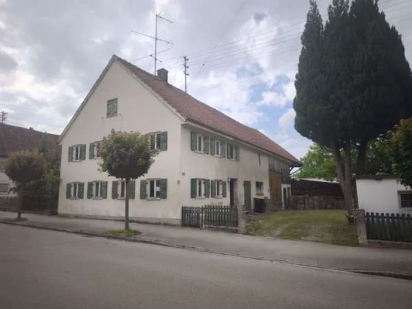 Immobilie in Kirchheim in Schwaben - Ehemaliges Bauernhaus mit viel Potenzial zur individuellen Gestaltung - Bild 0
