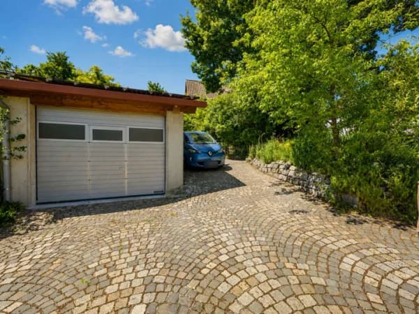 Immobilie in Weil im Schönbuch - Freistehendes Einfamilienhaus mit großem Grundstück und Ausbaupotential in Weil im Schönbuch - Bild 2