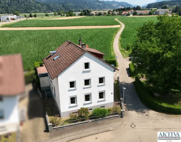 Immobilie in Gutach im Breisgau - Dreifamilienhaus in Ortsrandlage in Gutach - Bild 1