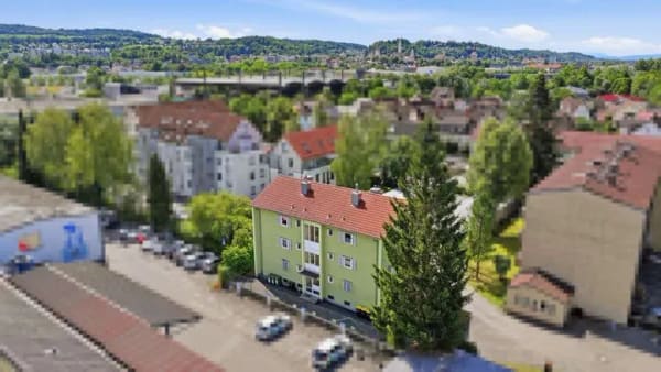 Immobilie in Ravensburg - Leerstehende 4-Zimmer-Wohnung mit Balkon und Carport in solidem 6-Familienhaus in Ravensburg! - Bild 2