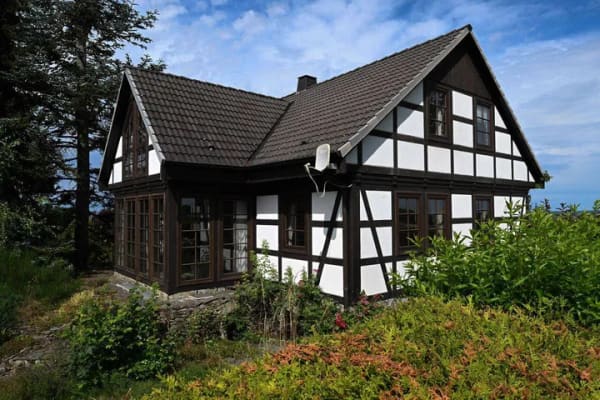 Immobilie in Jahnsdorf/Erzgebirge - Familienfreundliches Haus mit Balkon und Terrasse in Jahnsdorf/Erzgeb. - Bild 0