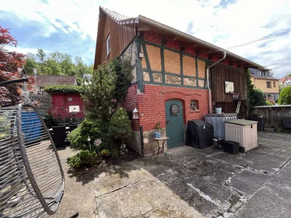 Immobilie in Schimberg - Bildschönes, liebevoll modernisiertes Hofanwesen mit großzügigem Einfamilienhaus und Scheune - Bild 1