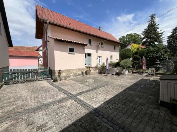 Immobilie in Schimberg - Bildschönes, liebevoll modernisiertes Hofanwesen mit großzügigem Einfamilienhaus und Scheune - Bild 2