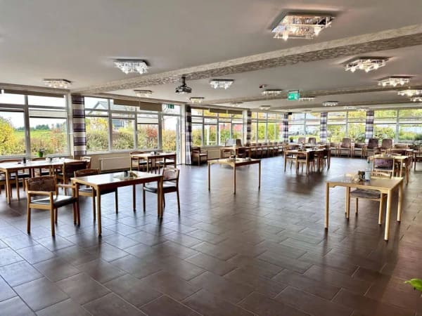 Immobilie in Edelsfeld - Wohnqualität für Senioren in idyllisch grüner Lage! 2-Zimmer-Whg. in Edelsfeld - Bild 1