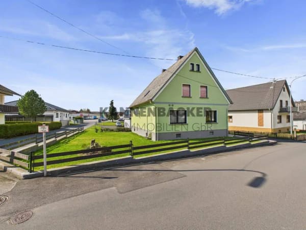 Immobilie in Herschbach - Charmantes Einfamilienhaus mit Keller, Garten und Loggia - Bild 1