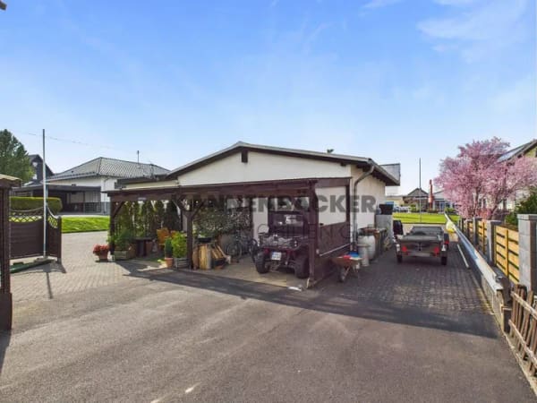Immobilie in Herschbach - Charmantes Einfamilienhaus mit Keller, Garten und Loggia - Bild 3