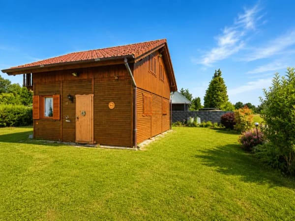 Immobilie in Brandenburg an der Havel - Ruhig gelegenes Ferienhaus in massiver Holzbauweise mit Terrasse, Balkon, Garage und pflegeleichtem Garten - Bild 0