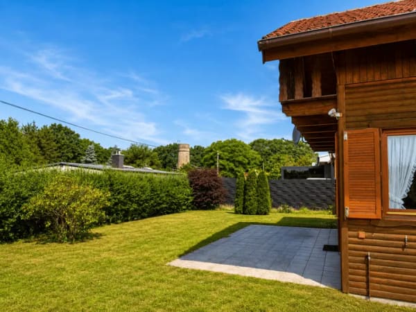Immobilie in Brandenburg an der Havel - Ruhig gelegenes Ferienhaus in massiver Holzbauweise mit Terrasse, Balkon, Garage und pflegeleichtem Garten - Bild 1