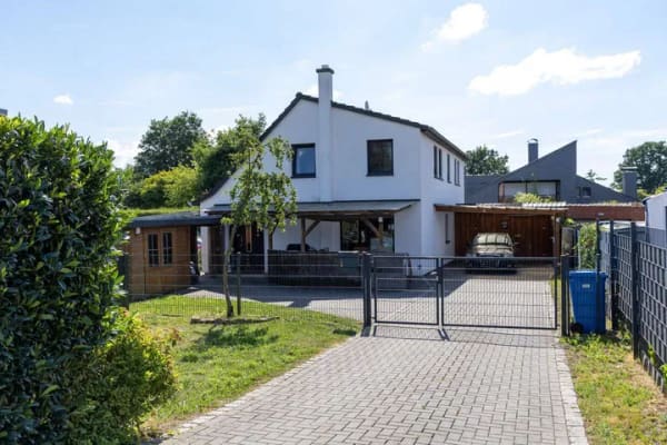 Immobilie in Grasberg - Modernisiertes 5-Zimmer-Haus  mit kleinem Garten im Herzen von Grasberg - Bild 0