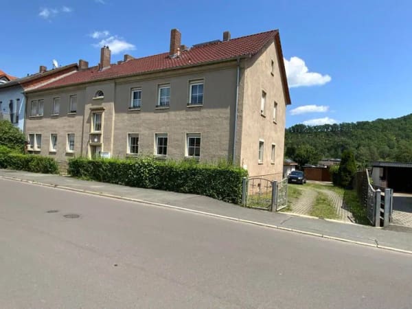 Immobilie in Rudolstadt - 4-Zimmer-Eigentumswohnung mit Balkon und Carport - Bild 1