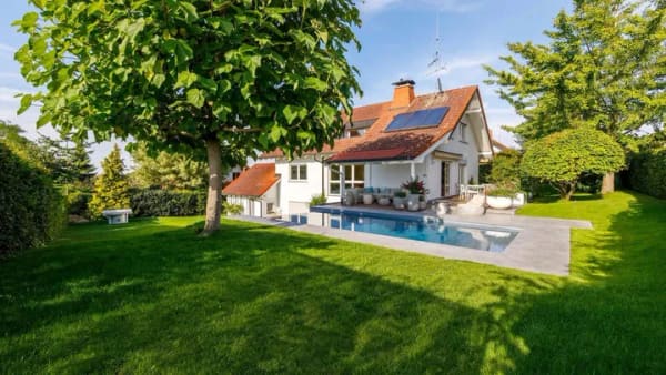 Immobilie in Heitersheim - Traumhaftes Ein- bis Dreifamilienhaus mit Pool in Heitersheim - Bild 0