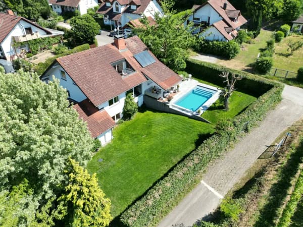 Immobilie in Heitersheim - Traumhaftes Ein- bis Dreifamilienhaus mit Pool in Heitersheim - Bild 1
