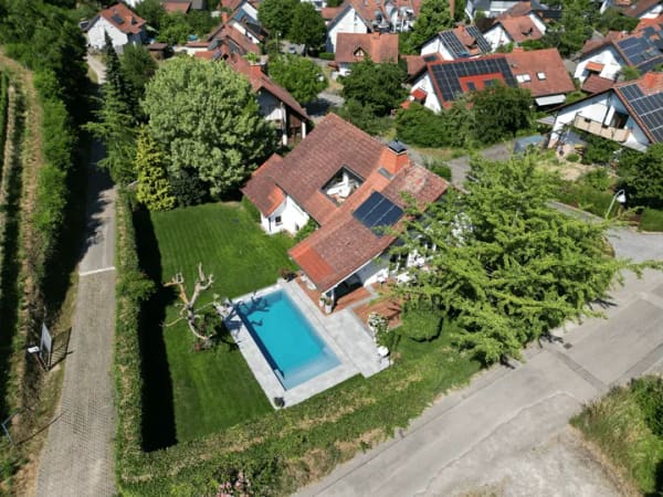 Immobilie in Heitersheim - Traumhaftes Ein- bis Dreifamilienhaus mit Pool in Heitersheim - Bild 2
