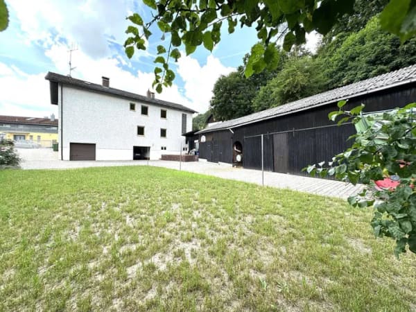 Immobilie in Kallmünz - Großzügiges Zweifamilienhaus mit Innenhof, Gartenlaube und vielfältigen Nutzungsmöglichkeiten - Bild 1