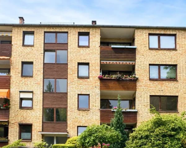Immobilie in Wedel - Helle 3-Zimmer-Eigentumswohnung mit großzügiger Essdiele und sonniger West-Loggia - Bild 0