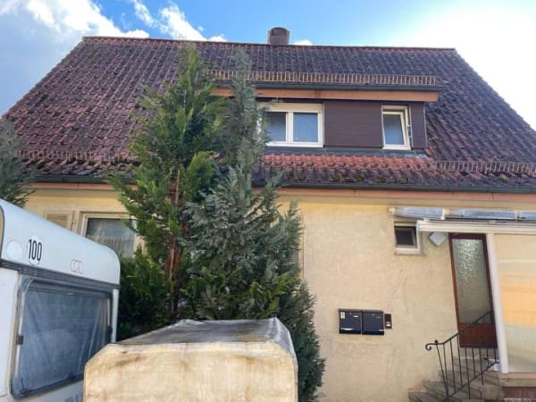 Immobilie in Hattenhofen - Freistehendes 1-2-Familienhaus mit 804 m² großem Grundstück und viel Potenzial - Bild 1