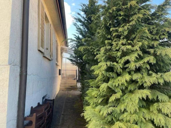 Immobilie in Hattenhofen - Freistehendes 1-2-Familienhaus mit 804 m² großem Grundstück und viel Potenzial - Bild 2