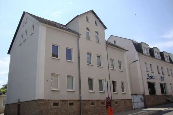 Immobilie in Wilkau-Haßlau - Vierfamilienhaus mit Garagen und Bungalow  - Bild 1